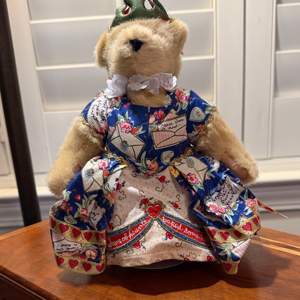 Muffy VanderBear Queen of Hearts